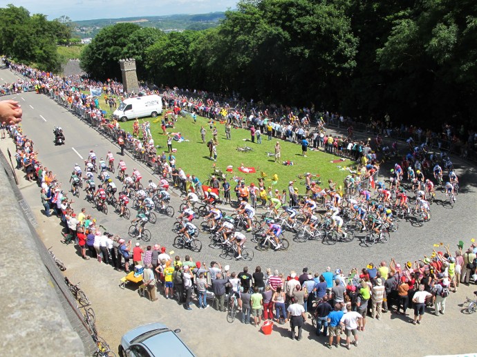 Tour de France - Peleton Climb